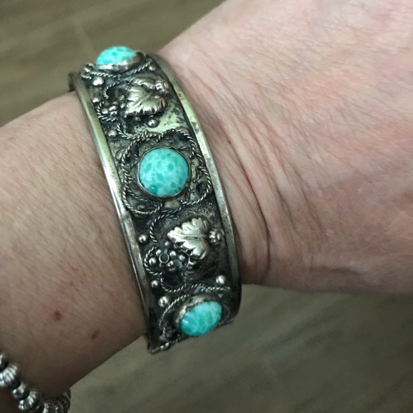 ❌SOLD❌ Antique Pin Hinged Bangle Bracelet - Picture 7 of 8